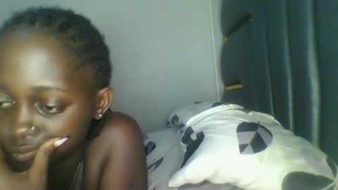 Snapshot of hornybella84 chatting on April 25, 7:44 am Bella online show from April 25, 7:44 am