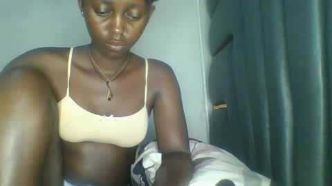Snapshot of hornybella84 chatting on April 27, 6:55 am Bella online show from April 27, 6:55 am