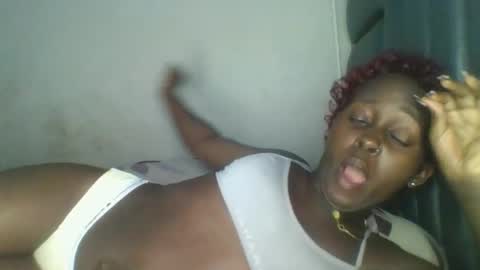 Snapshot of hornybella84 chatting on April 29, 7:01 am Bella online show from April 29, 7:01 am