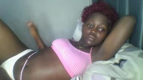 Snapshot of hornybella84 chatting on May 2, 6:35 pm Bella online show from May 2, 6:35 pm