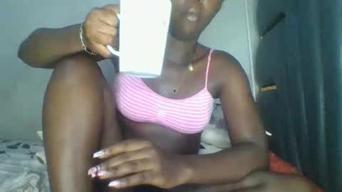 Snapshot of hornybella84 chatting on May 4, 8:32 am Bella online show from May 4, 8:32 am