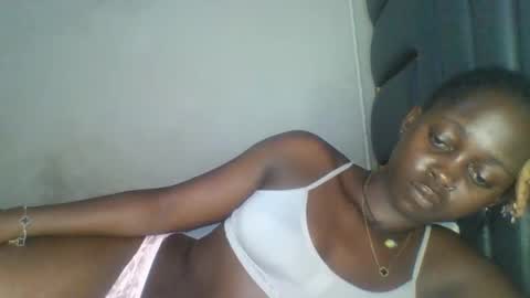 Snapshot of hornybella84 chatting on May 7, 7:03 am Bella online show from May 7, 7:03 am