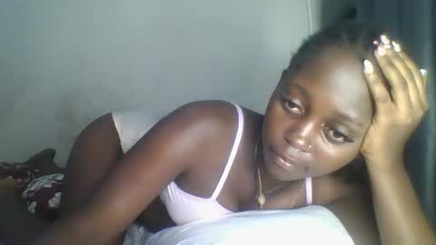 Snapshot of hornybella84 chatting on May 8, 5:24 am Bella online show from May 8, 5:24 am
