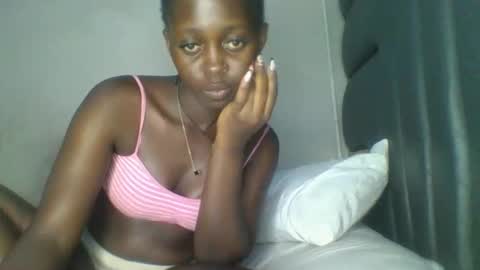 Snapshot of hornybella84 chatting on May 9, 7:24 am Bella online show from May 9, 7:24 am