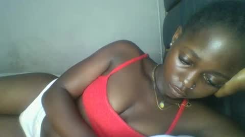 Snapshot of hornybella84 chatting on May 13, 7:28 am Bella online show from May 13, 7:28 am