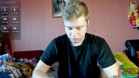 Snapshot of hornyblondieboyy chatting on October 26, 11:05 am Max online show from October 26, 11:05 am