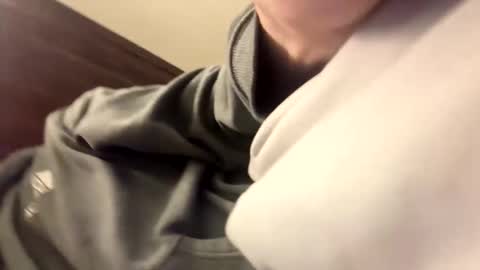 Justin 7 inches online show from March 29, 4:40 pm