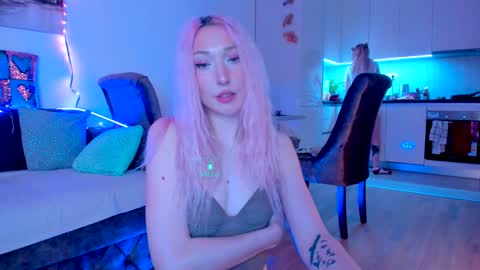 Alex and Rosie online show from December 15, 7:10 pm