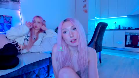 Alex and Rosie online show from December 15, 10:15 pm