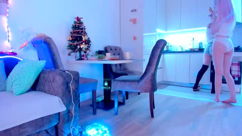 Alex and Rosie online show from December 22, 10:04 pm