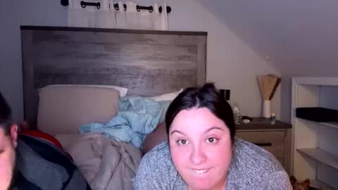 Snapshot of hornycouple123879935 chatting on October 17, 1:20 am BellaBrianx online show from October 17, 1:20 am