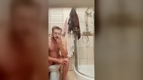 Snapshot of hornydavid_00 chatting on August 2, 12:09 am hornydavid_00 online show from August 2, 12:09 am