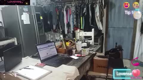 Snapshot of hornyhippies0080 chatting on October 26, 6:14 pm Nix D online show from October 26, 6:14 pm