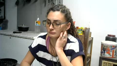 Snapshot of hornyhippies0080 chatting on June 19, 10:41 am Nix D online show from June 19, 10:41 am