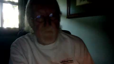 Snapshot of hornyinohio9 chatting on June 4, 11:05 am HornyInOhio9 online show from June 4, 11:05 am