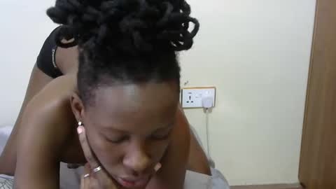 Snapshot of hornysouls01 chatting on February 26, 11:41 am hornysouls01 online show from February 26, 11:41 am
