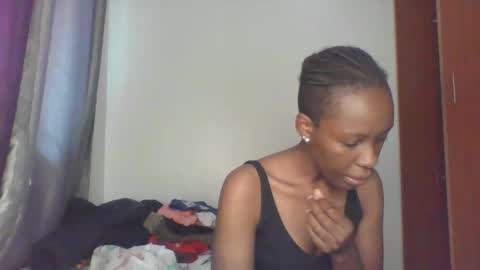 Snapshot of hornysouls01 chatting on September 28, 7:03 am hornysouls01 online show from September 28, 7:03 am