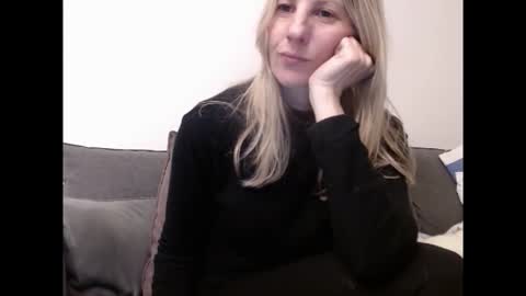 Snapshot of hornyssima chatting on March 22, 5:38 pm Hornyssima online show from March 22, 5:38 pm