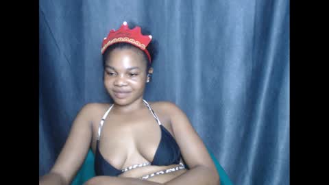 Snapshot of hornyxbum chatting on December 6, 11:47 pm hornyxbum online show from December 6, 11:47 pm