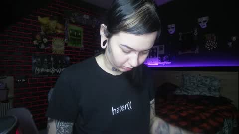 Snapshot of horror_circus chatting on December 16, 8:58 pm Messalina Horror online show from December 16, 8:58 pm