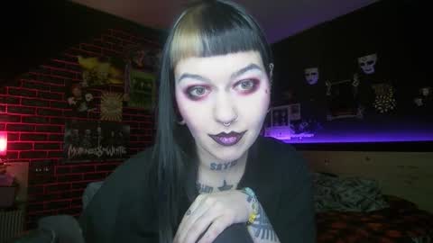 Snapshot of horror_circus chatting on December 18, 12:17 am Messalina Horror online show from December 18, 12:17 am