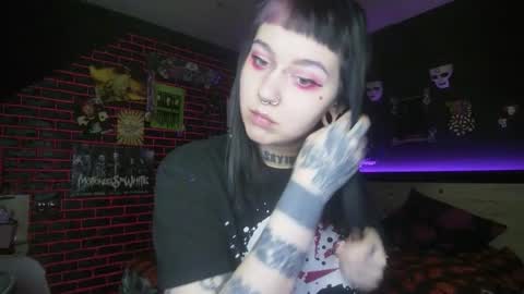 Snapshot of horror_circus chatting on December 22, 10:07 pm Messalina Horror online show from December 22, 10:07 pm