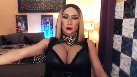 Snapshot of horsecockjessica chatting on October 16, 7:53 am horsecockjessica online show from October 16, 7:53 am