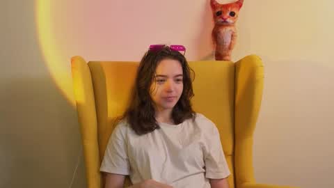 Mia online show from October 4, 7:39 am