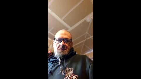 Snapshot of hoss1973_3 chatting on December 3, 7:01 pm hoss1973_3 online show from December 3, 7:01 pm