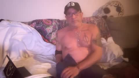 Snapshot of hoss43040 chatting on September 18, 1:51 am hoss43040 online show from September 18, 1:51 am