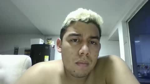 hot2512 online show from January 12, 6:40 am