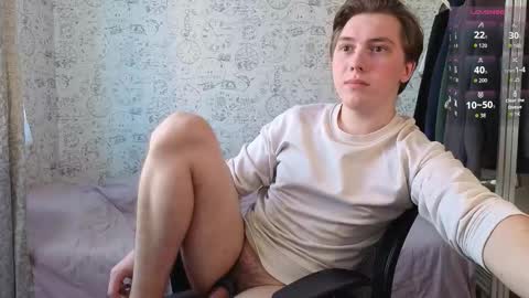 Snapshot of hot_boy_oscar chatting on October 8, 11:19 am Oscar  online show from October 8, 11:19 am