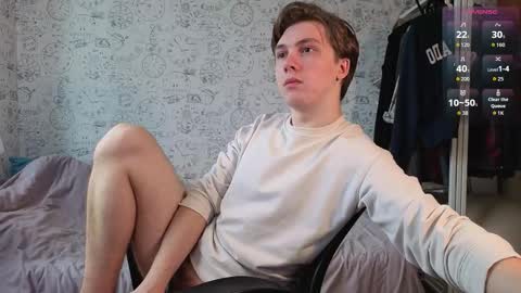 Snapshot of hot_boy_oscar chatting on October 14, 11:11 am Oscar  online show from October 14, 11:11 am