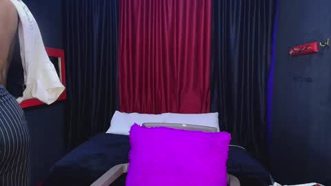Snapshot of hot_chocolate_4u chatting on December 4, 12:03 pm hot chocolate 4u online show from December 4, 12:03 pm