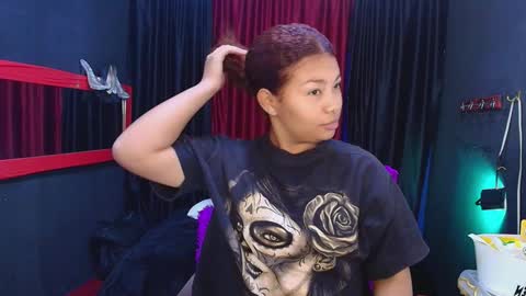 Snapshot of hot_chocolate_4u chatting on December 19, 11:29 am hot chocolate 4u online show from December 19, 11:29 am