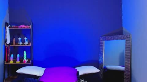 Snapshot of hot_chocolate_4u chatting on February 4, 3:04 pm hot chocolate 4u online show from February 4, 3:04 pm