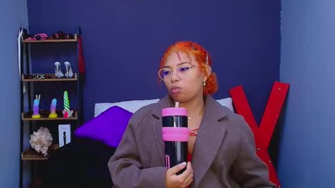 Snapshot of hot_chocolate_4u chatting on February 15, 12:37 am hot chocolate 4u online show from February 15, 12:37 am