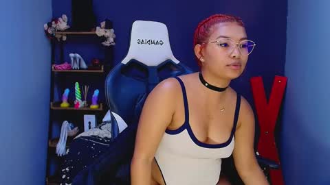 Snapshot of hot_chocolate_4u chatting on March 10, 6:23 pm hot chocolate 4u online show from March 10, 6:23 pm