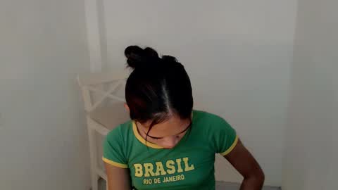 Snapshot of hot_falling_devilxx chatting on December 3, 9:12 pm online show from December 3, 9:12 pm