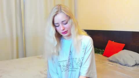 Snapshot of hot_kittie_hot chatting on June 5, 1:56 am hot_kittie_hot online show from June 5, 1:56 am