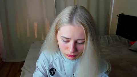 Snapshot of hot_kittie_hot chatting on June 13, 7:39 am hot_kittie_hot online show from June 13, 7:39 am