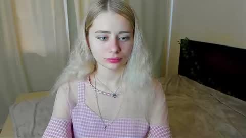 Snapshot of hot_kittie_hot chatting on June 21, 8:28 am hot_kittie_hot online show from June 21, 8:28 am