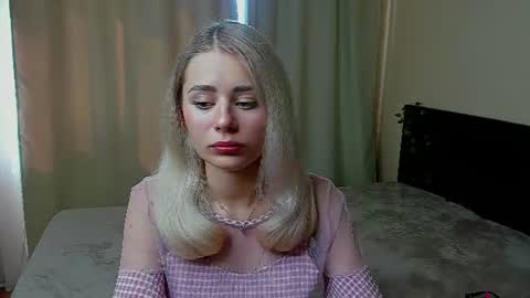 Snapshot of hot_kittie_hot chatting on July 13, 8:17 am hot_kittie_hot online show from July 13, 8:17 am