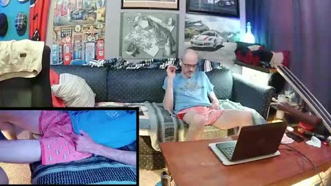 Snapshot of hot_krispy_kreme chatting on May 14, 5:31 pm hot_krispy_kreme online show from May 14, 5:31 pm
