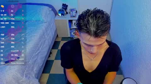Snapshot of hot_latin_temptation chatting on June 8, 12:14 am Alejandro online show from June 8, 12:14 am