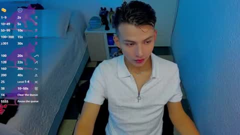 Snapshot of hot_latin_temptation chatting on June 11, 4:21 am Alejandro online show from June 11, 4:21 am