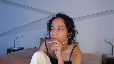 Snapshot of hot_little_bunny chatting on October 22, 9:36 pm Alana online show from October 22, 9:36 pm