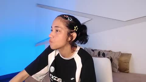 Snapshot of hot_little_bunny chatting on October 23, 9:35 pm Alana online show from October 23, 9:35 pm