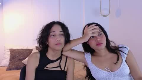 Snapshot of hot_little_bunny chatting on November 14, 9:24 pm Alana online show from November 14, 9:24 pm