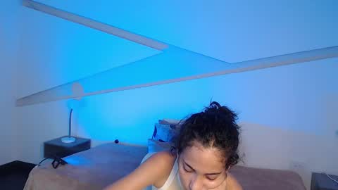 Snapshot of hot_little_bunny chatting on December 21, 9:22 pm Alana online show from December 21, 9:22 pm